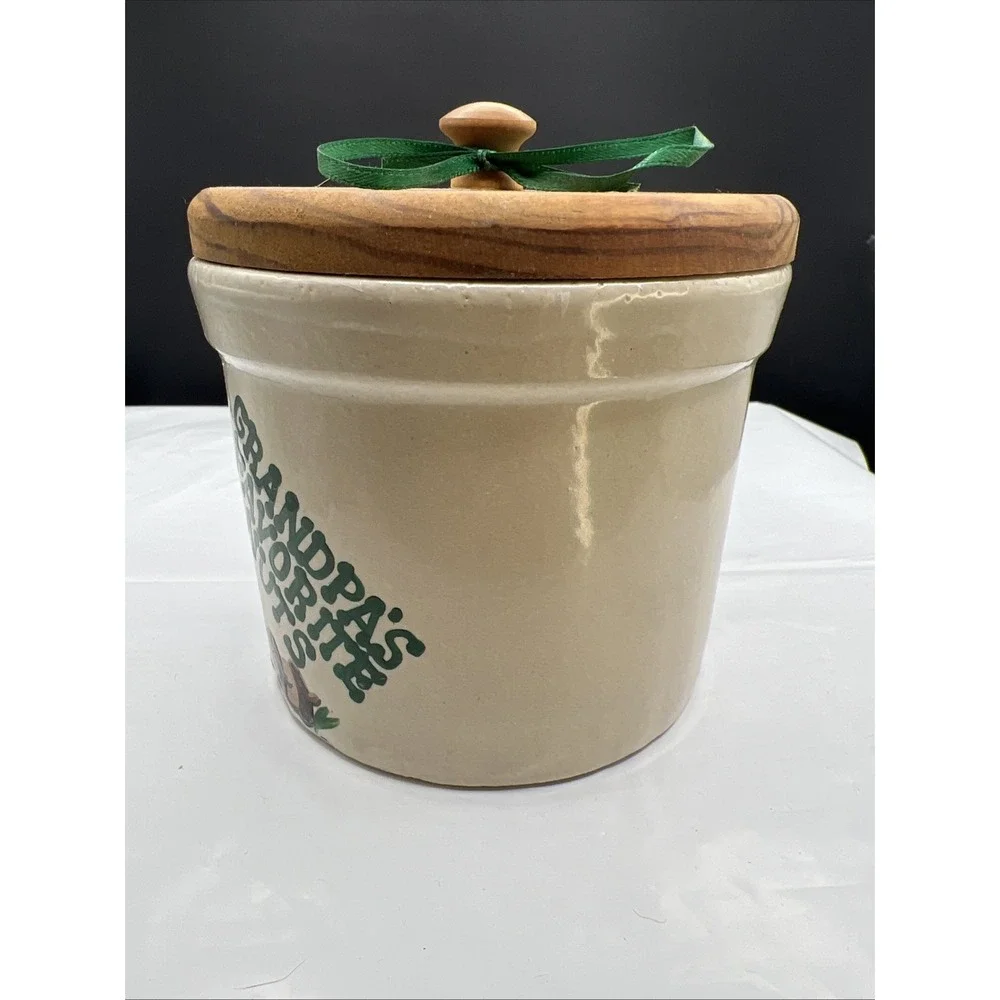 Vintage RRP Co Robinson Ransbottom Country Crocks Grandpa Favorite Nuts 1 Pt Low